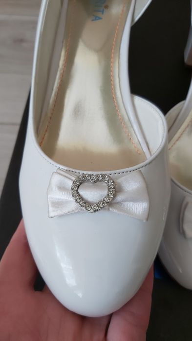 Лодочки CELEBRITA 38 розмір.Нові. Весільні. ШИКАРНІ.