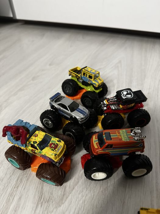 Машинки Hot Wheels монстртрак