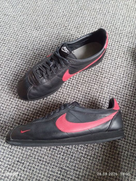 Męskie kultowe sneakersy Nike Cortez, wykonane ze skóry w klasycznej czarno-czerwonej kolorystyce czarno czerwonej "Bred" r. 47