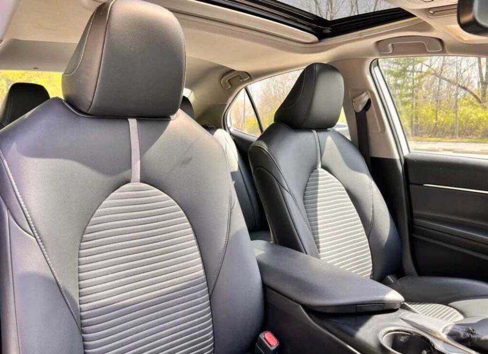 Toyota Camry 2019 року