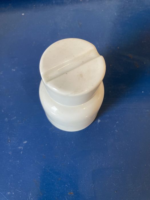 Isoladores cerâmicos