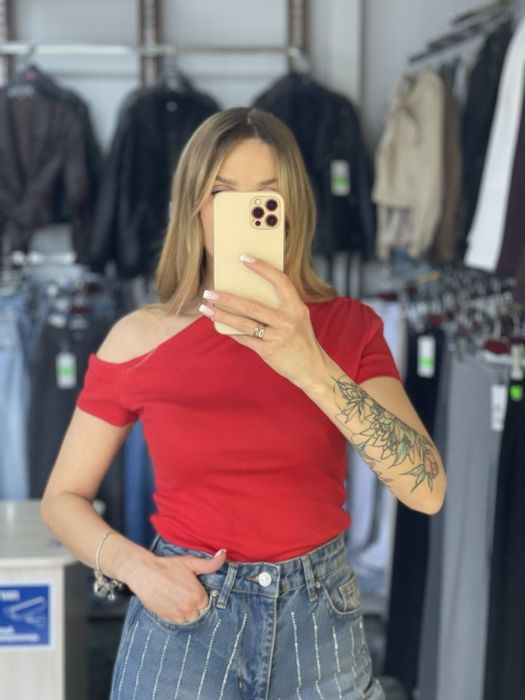 Фудболка на одне плече