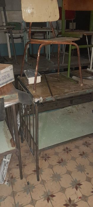 Харьков. Продам недорого столы и стулья