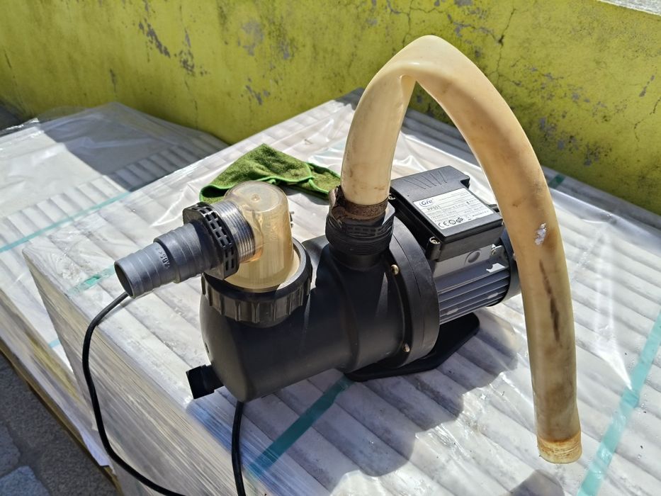 Motor piscina gre de 0,6 cv. Em bom estado.