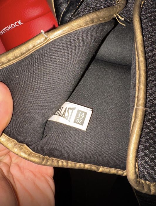 Vendo luvas ,caneleiras de box