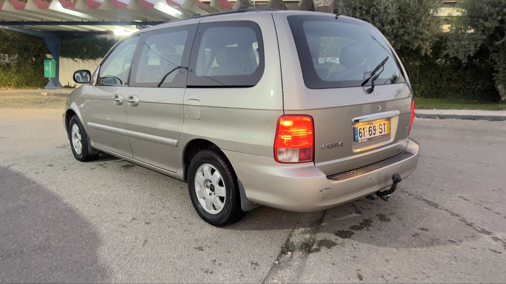 Kia Carnival 2.9 — photo 2