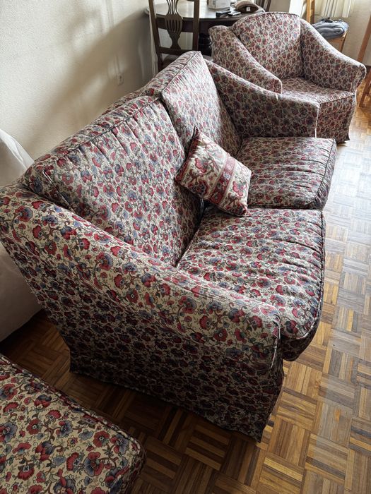Sofá tecido floral