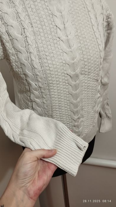 Sweter biały ze splotem warkoczowym wiskoza bawełna