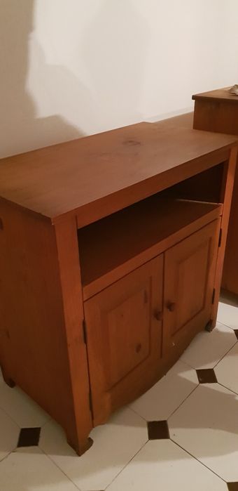 Móvel de madeira usado