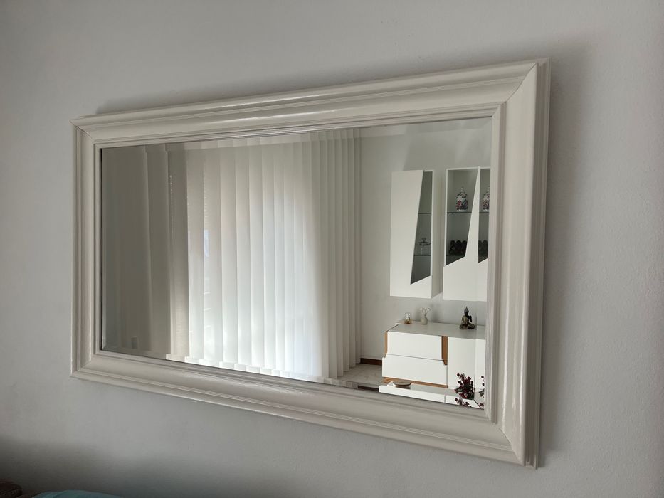 Espelho branco de sala