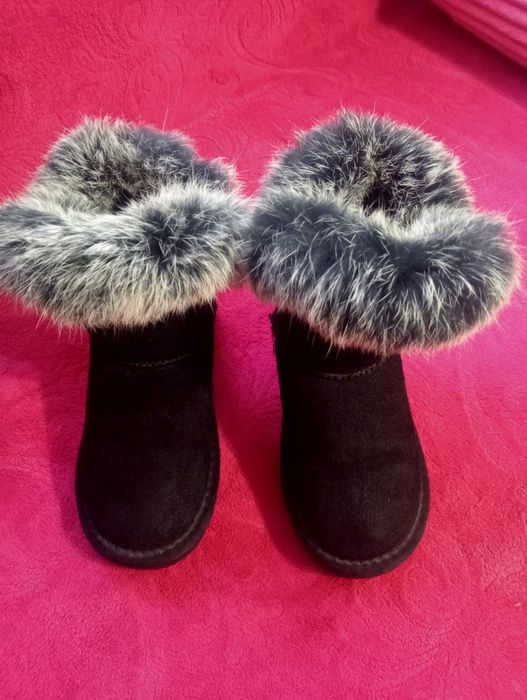 Продам уги на дівчинку