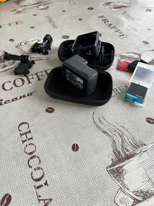 GoPro Hero 7 Black, 2 baterias, cartão SD e vários acessórios