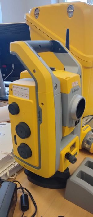 Tachimetr Robotyczny TRIMBLE S5 ( 2021r. ) z kontrolerem TSC3