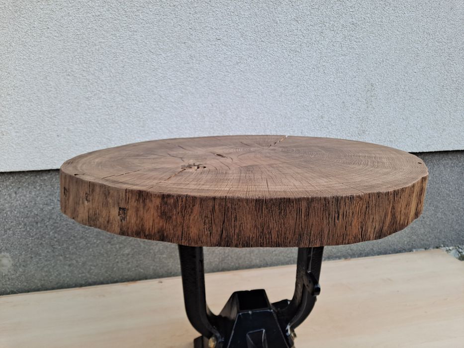 Stolik kawowy w stylu loftowo industrialnym