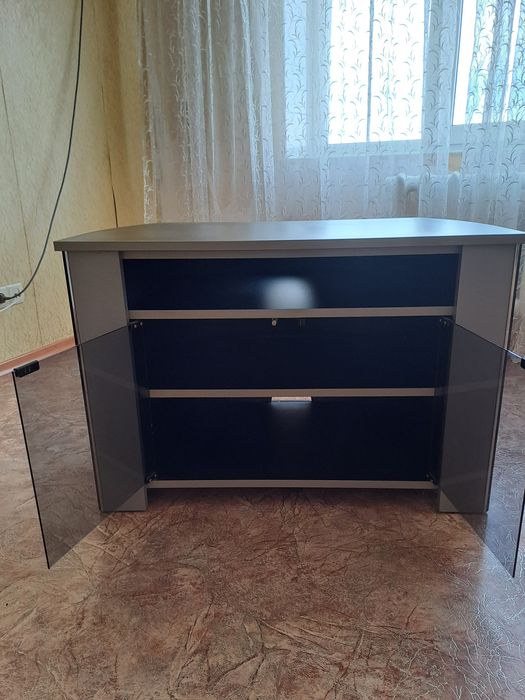 Тумба под телевизор бу. 750 грн.