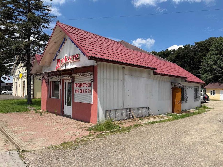 Продається фасадне комерційне приміщення в с. Мамаївці (Центр)