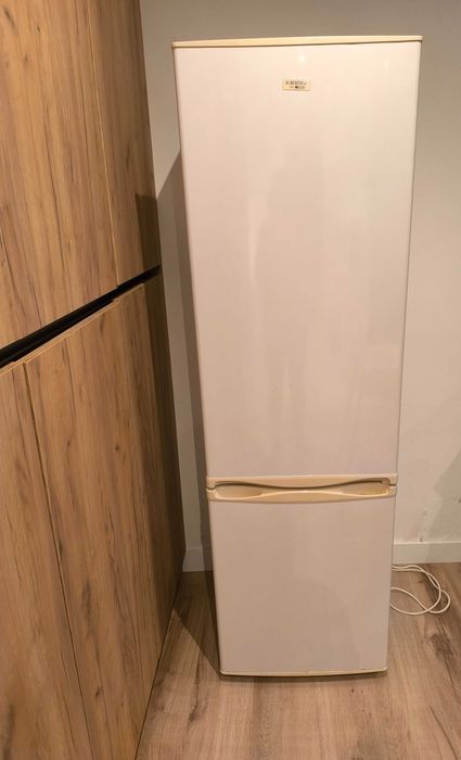 Frigorífico a funcionar bem