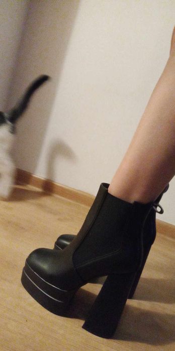 Buty na koturnie