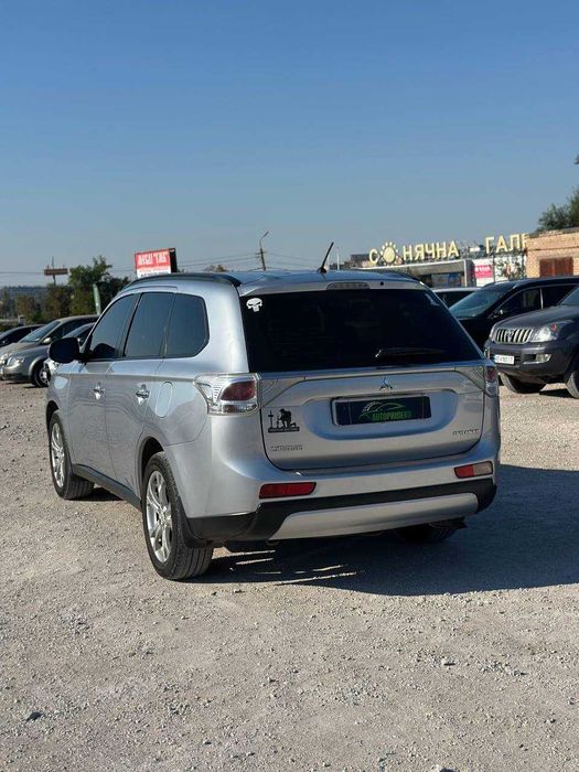 Mitsubishi Outlander 2012 2.4 газ/бензин, обмін [Перший внесок від 20%]
