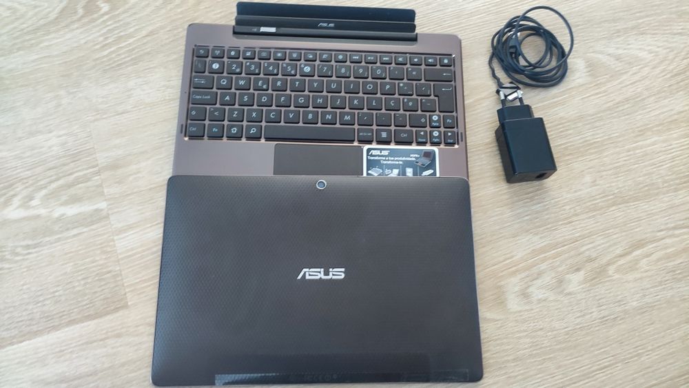 Tablet Híbrido ASUS TF101G
