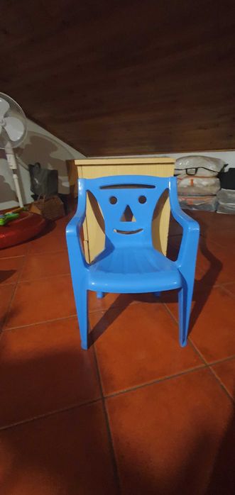 Banco de criança em plástico