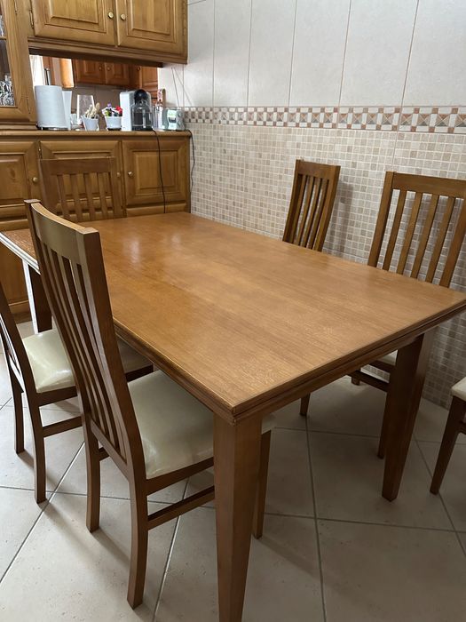 Mesa 1,50 x 0,90 pode ser até 2,50 x 0,90 e 6 cadeiras