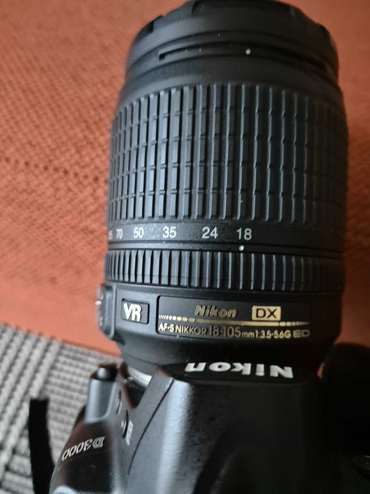 Nikon D3000 + lente Nikon 18-105mm