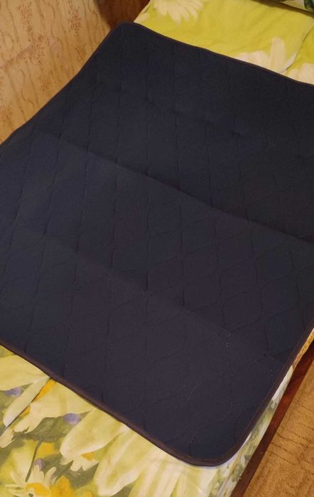 Водонепроницаемая простыня для людей, страдающих недержанием мочи.