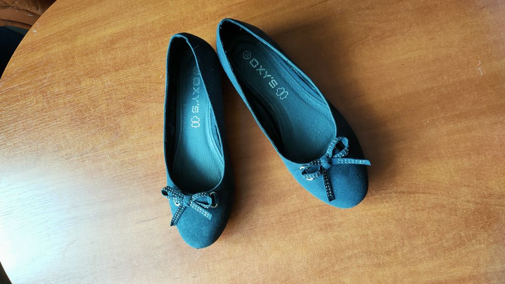 Granatowe eleganckie balerinki czółenka Oxy's kokardki skóra obcas