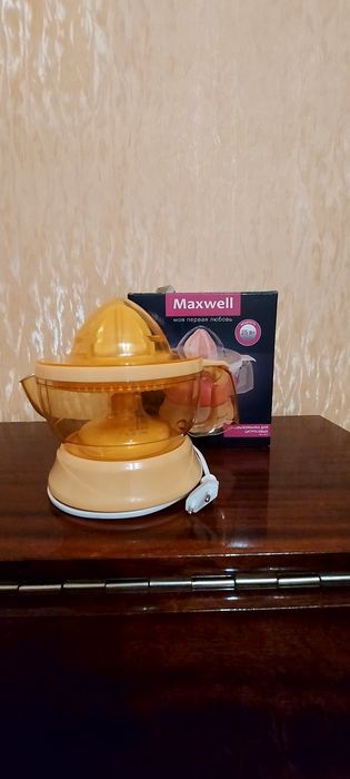 Соковитискач для цитрусів Maxwell