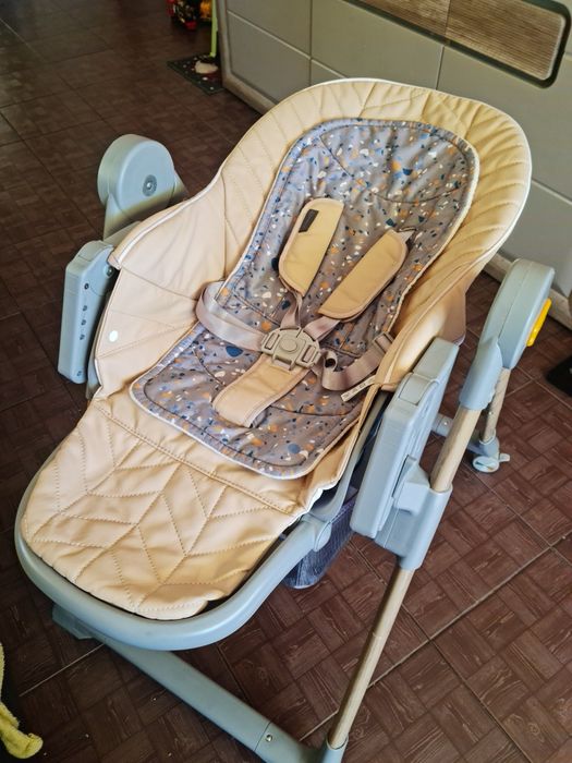 Стільчик для годування