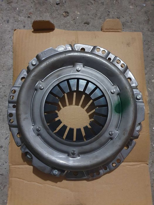 Корзина сцепления NISSAN фирмы LUK 119003310 Новая!