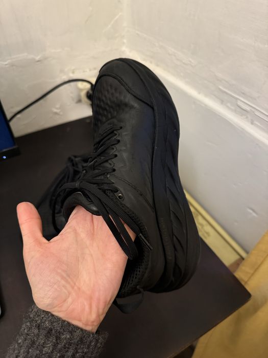 Кросівкі для бігу жіночі HOKA Bondi SR black/black