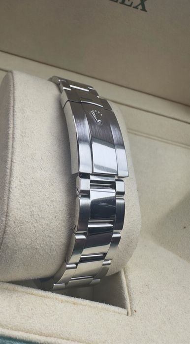 Rolex Date Just 41mm rhodium dial