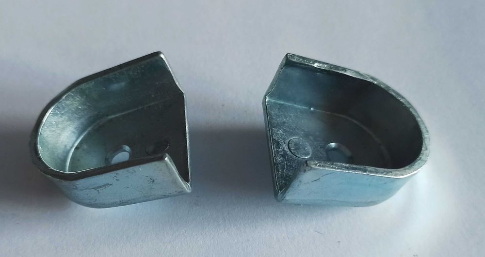 metalowe wsporniki do karniszy do drążka w szafie 2,5 cm nowe