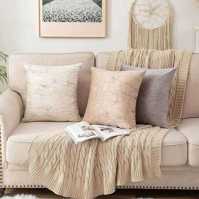 Poszewki welurowe 50×50 cm kremowe, marmurkowe – zestaw 2 szt.