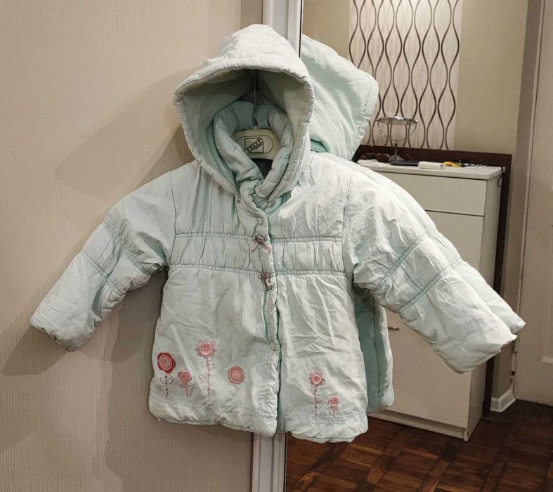 Теплая демисезо/ая курточка на 2-3 года