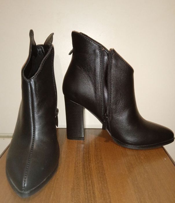 Шкіряні чоботи нові, демісезонні, 36 р