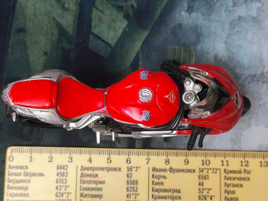 Игрушка мотоцикл MV AQUSTA F4 RR 2012 Bburago 1/18