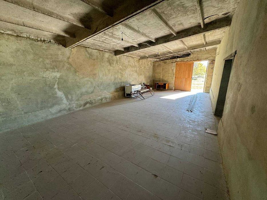 Продається виробничо-складськi примiщення з крупоцехом та обладнанням