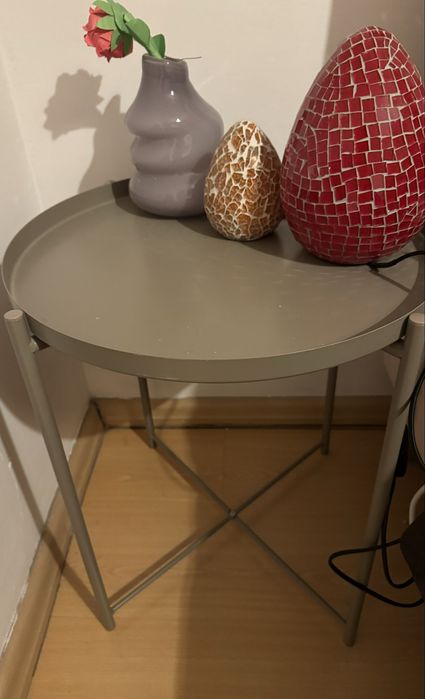 Stolik IKEA Gladom z tacą