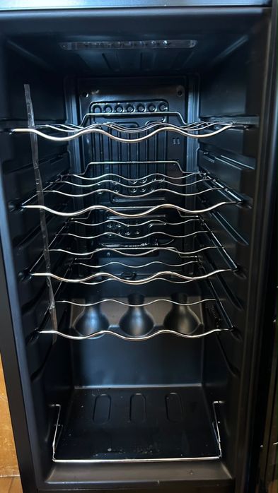 Vendo arca para vinhos