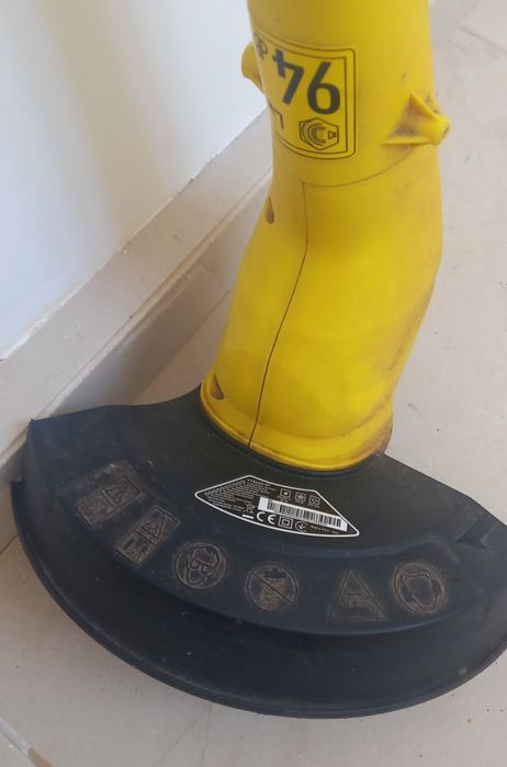 Máquina de cortar relva