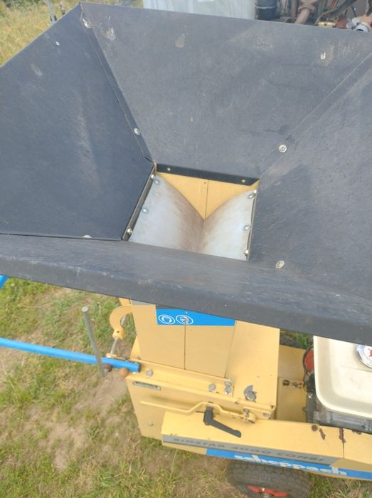 Rębak do gałęzi spalinowy