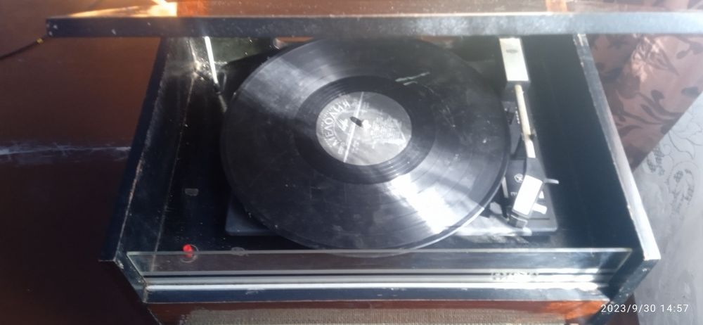 Продам проигрыватель виниловых пластинок!