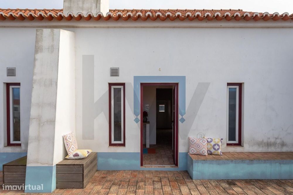 Moradia T1+1 com Mezzanine, Estacionamento e Quintal Comum | Cavaleiro