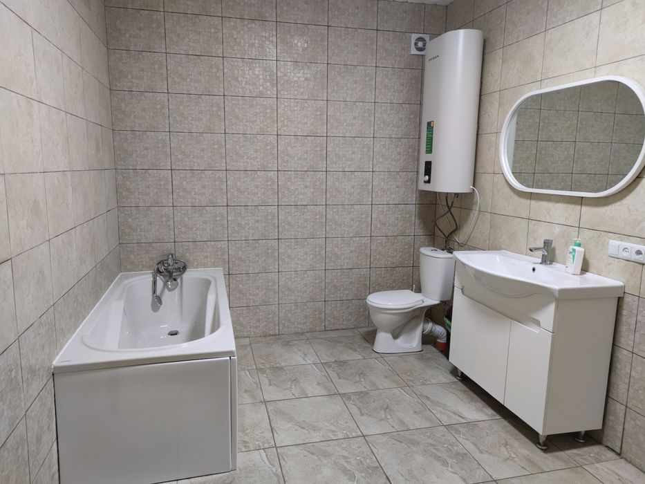 Подобова оренда будинку з басейном. Посуточная аренда дома с бассейном