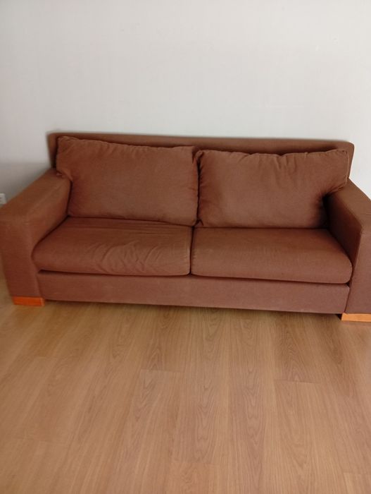 Diversos móveis e sofa