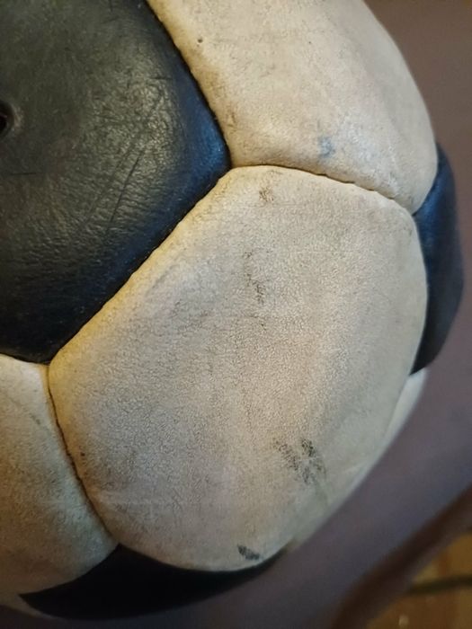 М'яч шкіряний, футбол