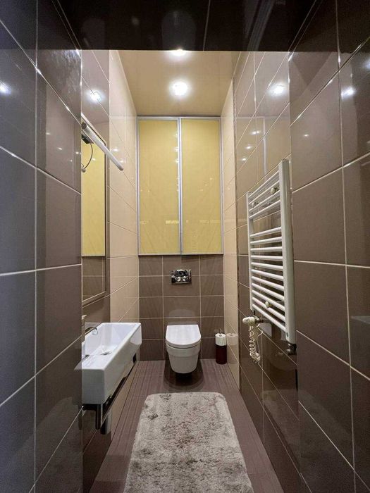 Продаж квартири в центрі з паркінгом